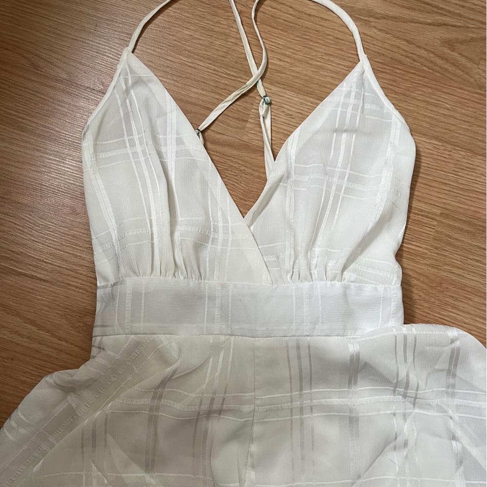 LF White flowy romper - Picture 10 of 11